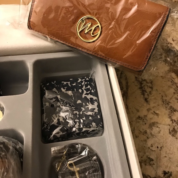 Everyday essentials - Picture 4 of 4